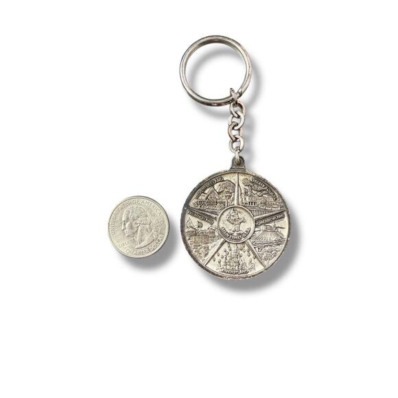 Walt Disney World Magic Kingdom Lands Coin Medallion Keychain Silver VTG - Picture 2 of 3